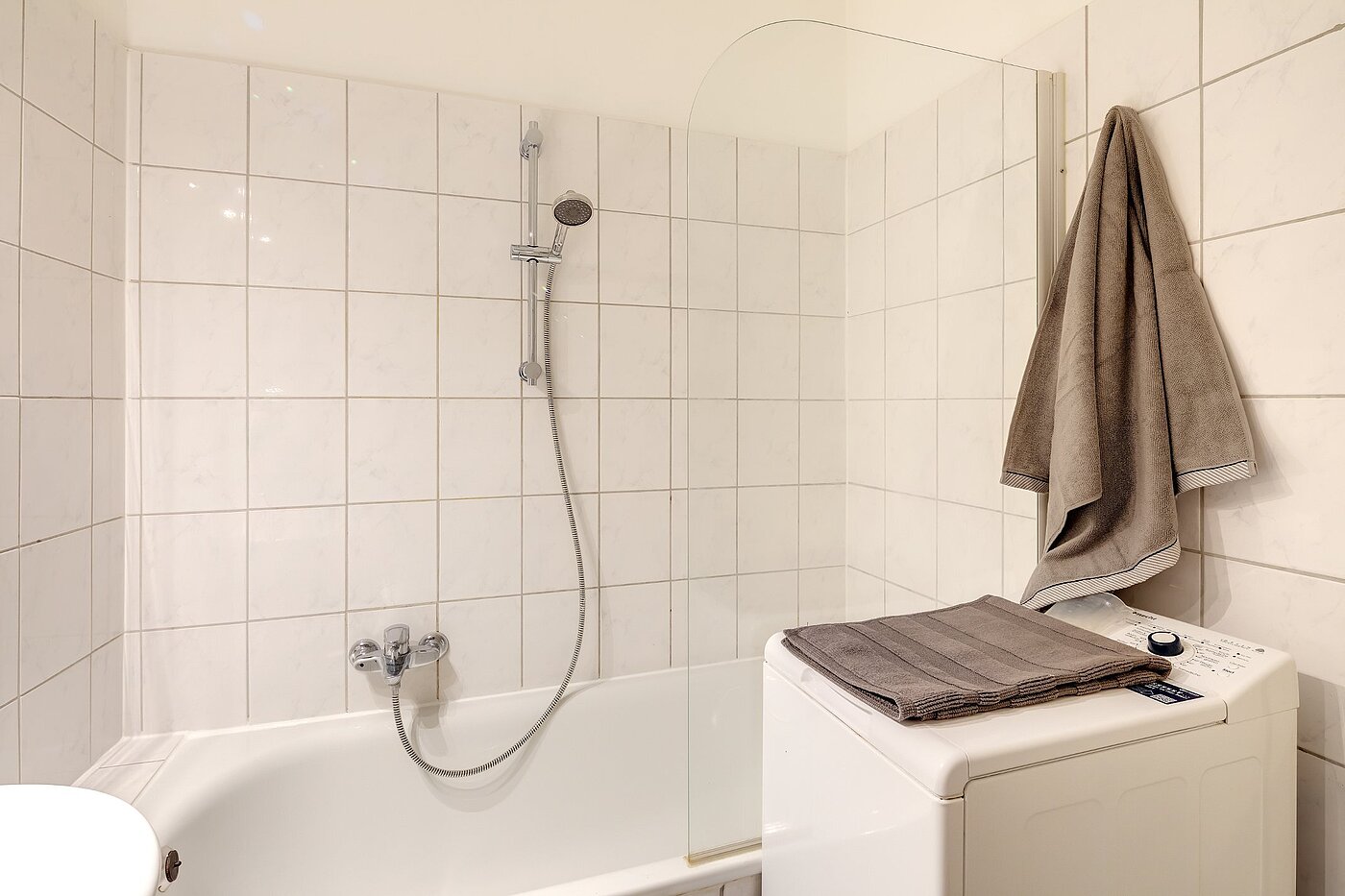 Etagenwohnung mit 3 Zimmern | München-Nymphenburg | 2001ML8 | Bad mit Badewanne