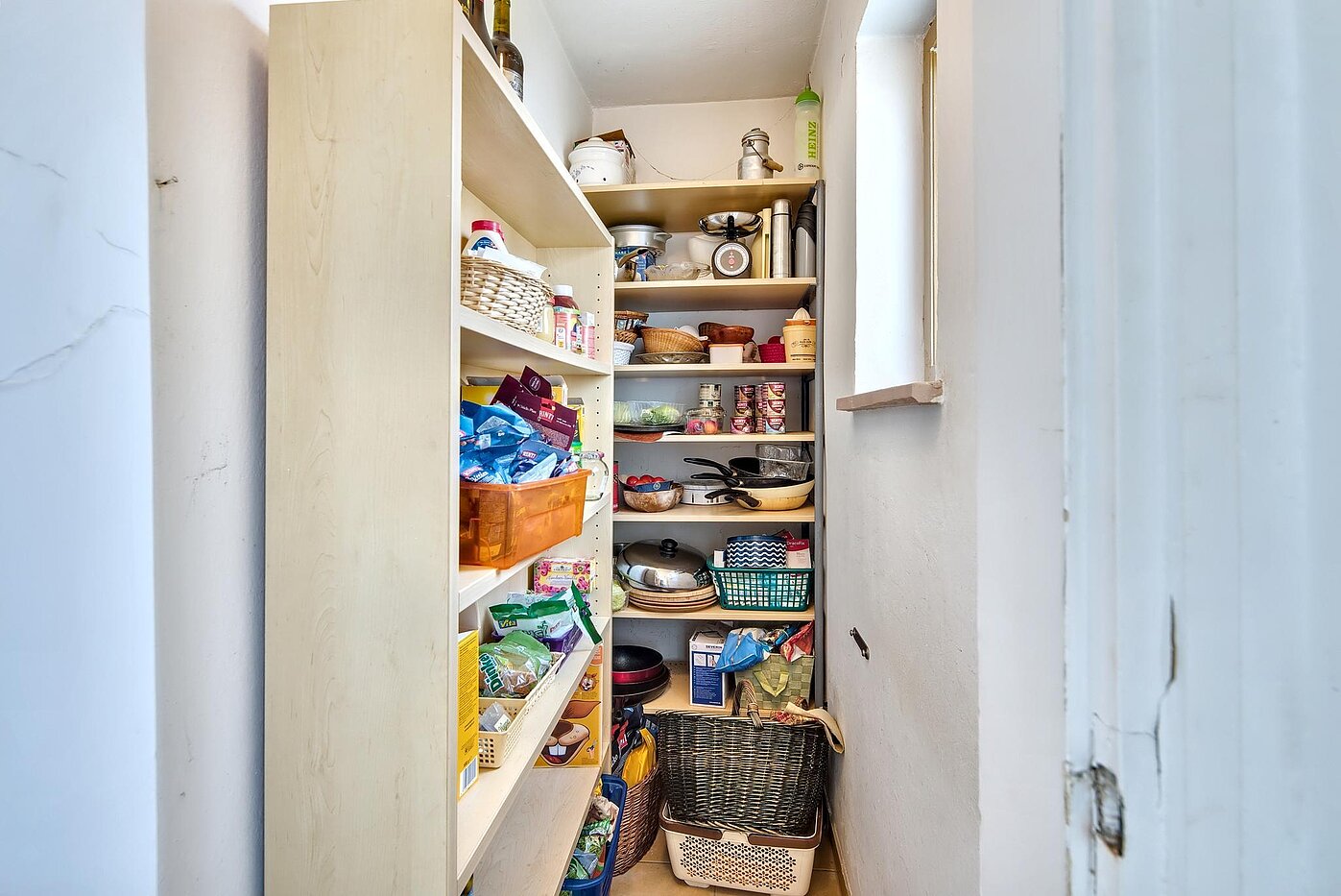 Einfamilienhaus mit 8 Zimmern | 70229 | ...anschließender Speisekammer