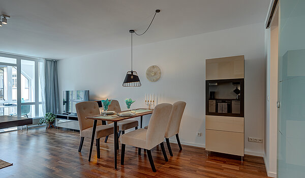 Etagenwohnung mit 2 Zimmern | München-Schwabing | 70434 | ...und Esstisch