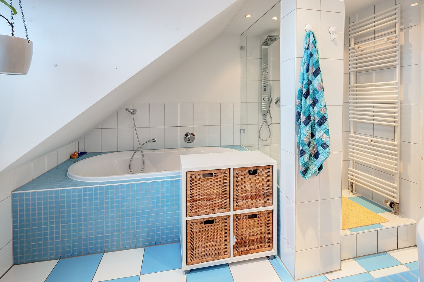 Etagenwohnung mit 5 Zimmern | München-Neuhausen | 70140 | ...Wanne und Dusche