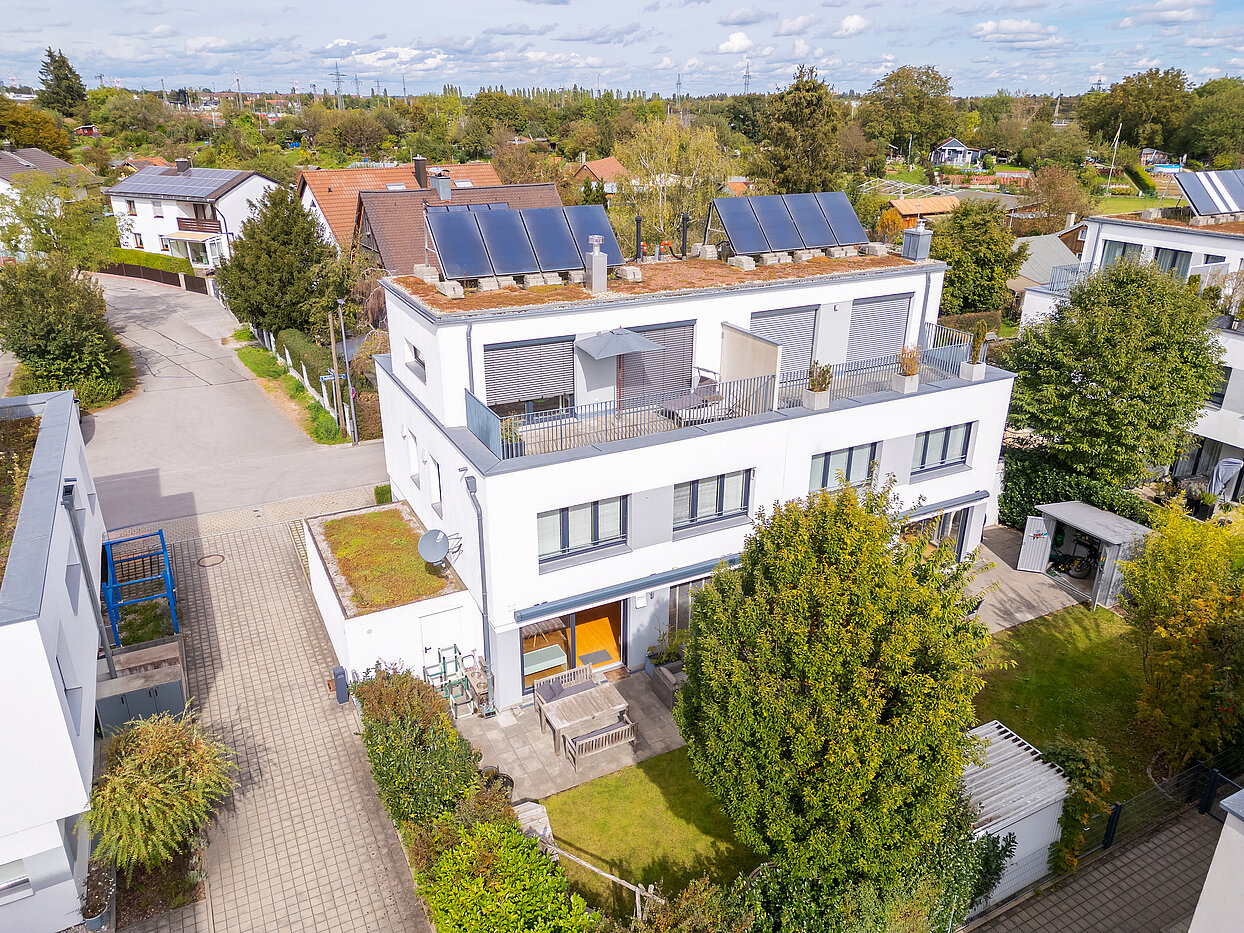Doppelhaushälfte mit 5 Zimmern | München-Aubing | 70162 | Vorderansicht 2