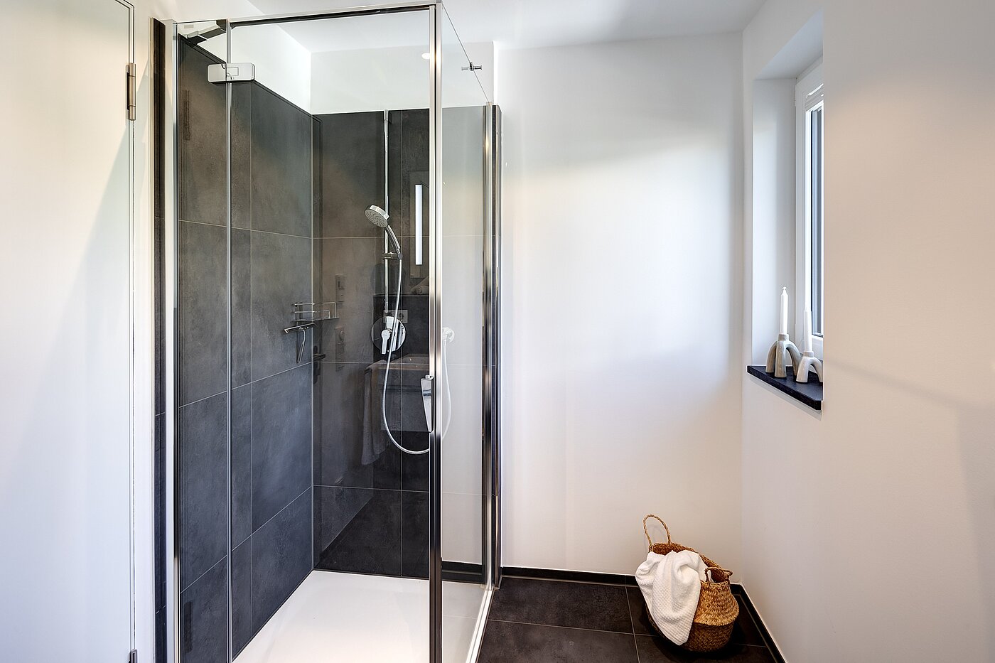 Maisonettewohnung mit 4 Zimmern | München-Obermenzing | 701553 | ...mit bodengleicher Dusche und Fenster