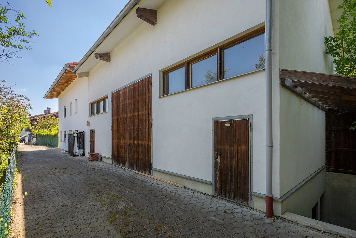 Besondere Immobilie mit 8 Zimmern | 70406 | Eingang Halle und Keller-Halle