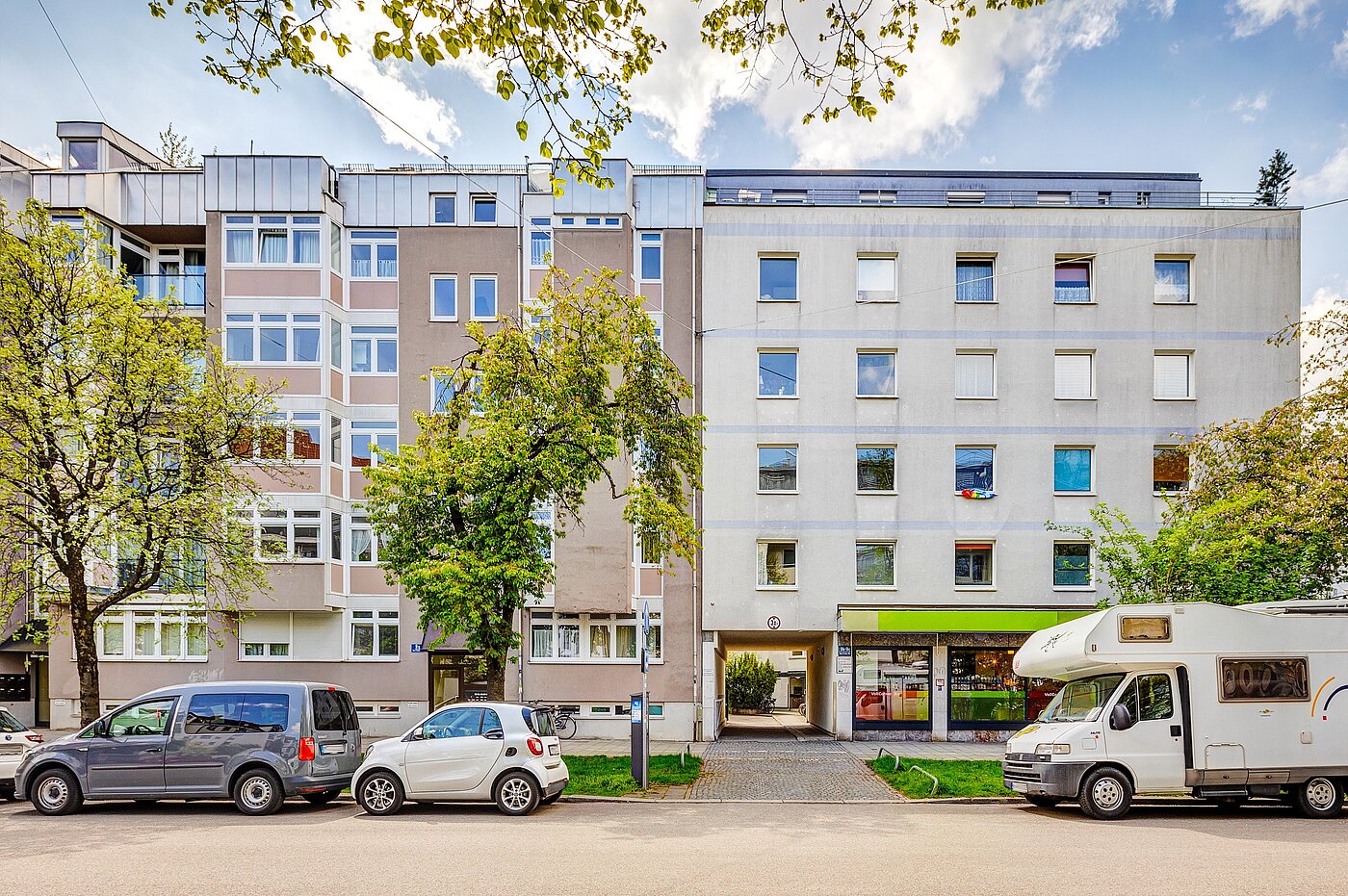 Etagenwohnung mit 2.5 Zimmern | München-Nymphenburg | 2204ML61 | Ansicht von der Straße