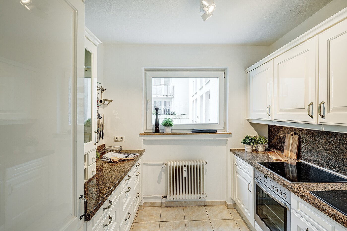 Etagenwohnung mit 3 Zimmern | München-Maxvorstadt | 2203ML31 | Geräumige, helle Küche mit...