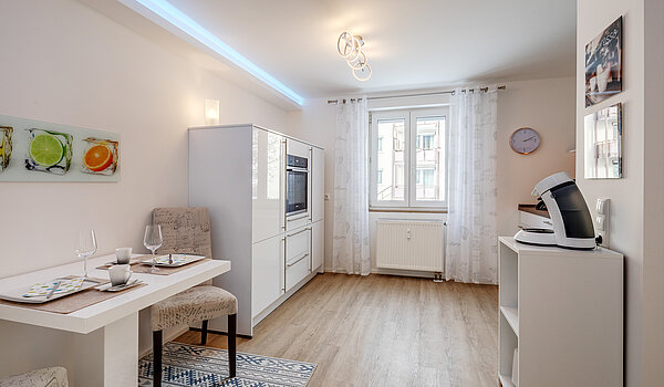 Etagenwohnung mit 2 Zimmern | München-Allach | 70412 | Küche mit Essplatz...