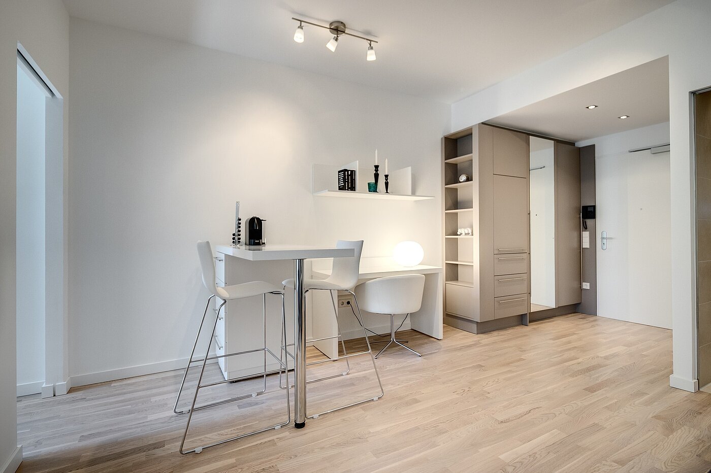 Etagenwohnung mit 1 Zimmer | München-Bogenhausen | 70201 | Arbeitsbereich...