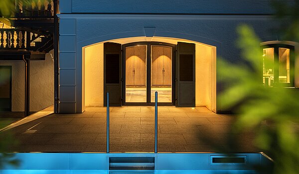 Besondere Immobilie mit 15 Zimmern | Bad Wiessee | 701591 | Beleuchteter Außenpool