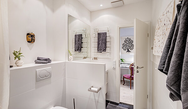 Erdgeschosswohnung mit 2 Zimmern | München-Schwabing | 70394 | Badezimmer...