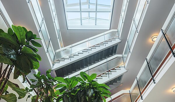 Etagenwohnung mit 3.5 Zimmern | München-Bogenhausen | 703052 | ...mit Glaskuppel