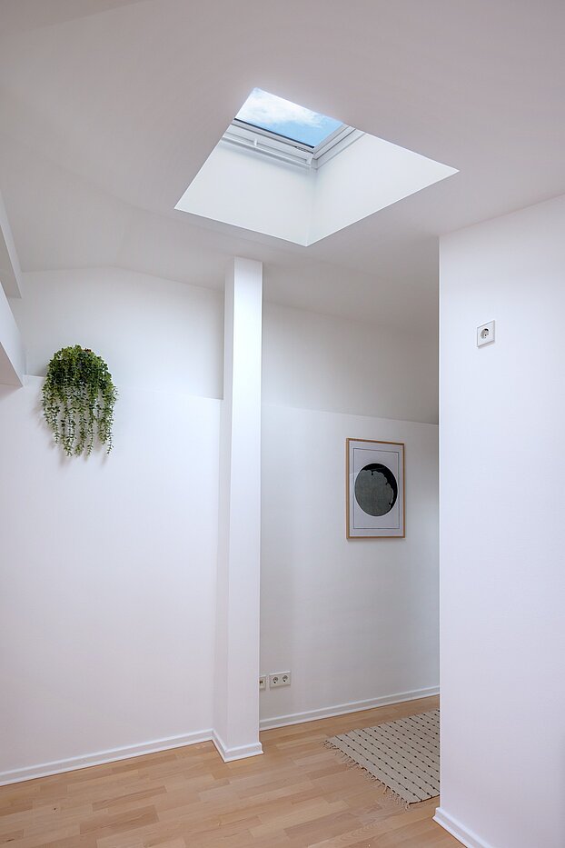Dachgeschosswohnung mit 1 Zimmer | München-Sendling | 700402 | Elektrische Velux-Dachfenster