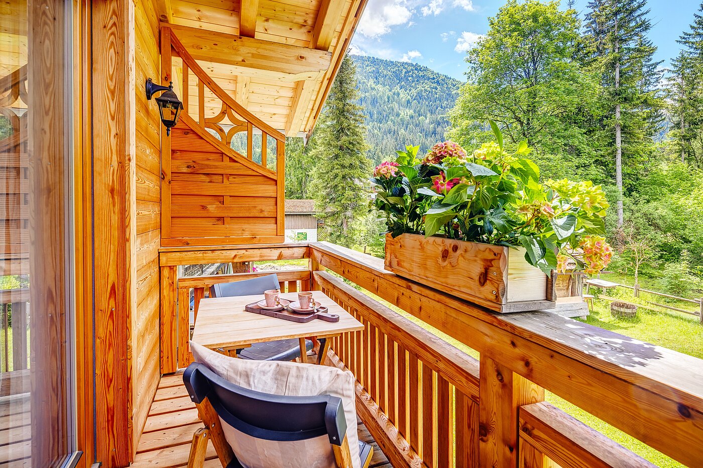 Etagenwohnung mit 6 Zimmern | 70095 | ...mit sonnigem Balkon
