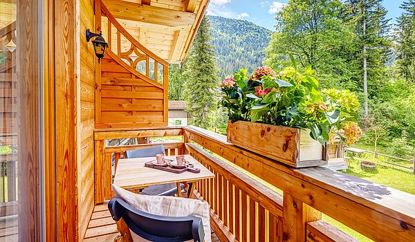 Etagenwohnung mit 6 Zimmern | 70095 | ...mit sonnigem Balkon