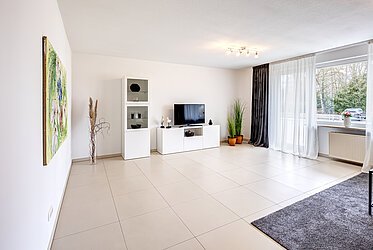 Stockdorf: Geschmackvolle 3,5-Zimmer-Wohnung im Grünen und doch stadtnah