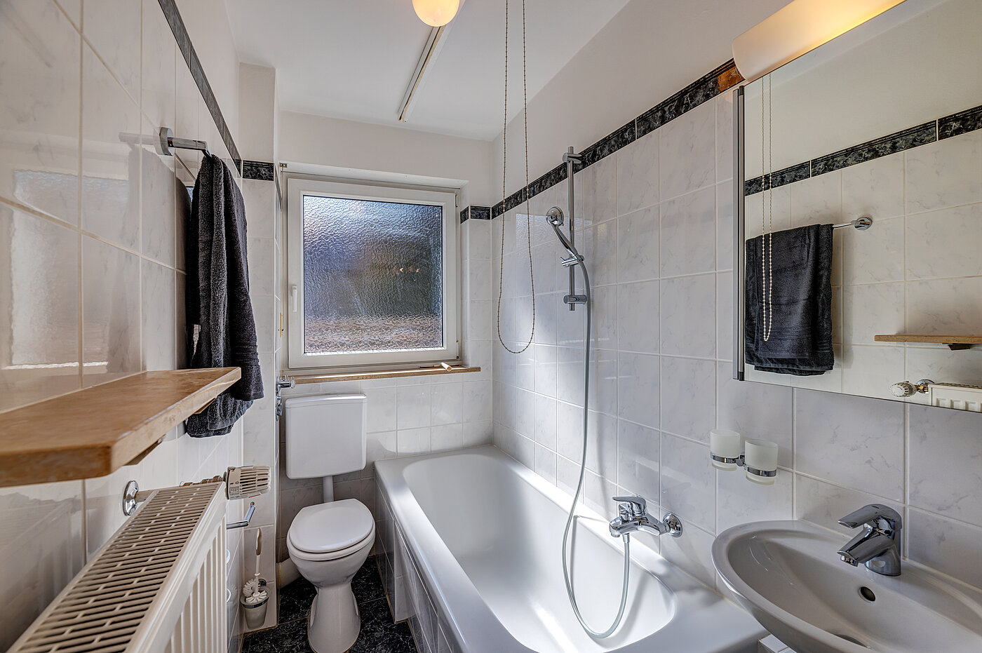 Etagenwohnung mit 1 Zimmer | München-Schwabing | 70449 | ...Wannenbad mit Fenster