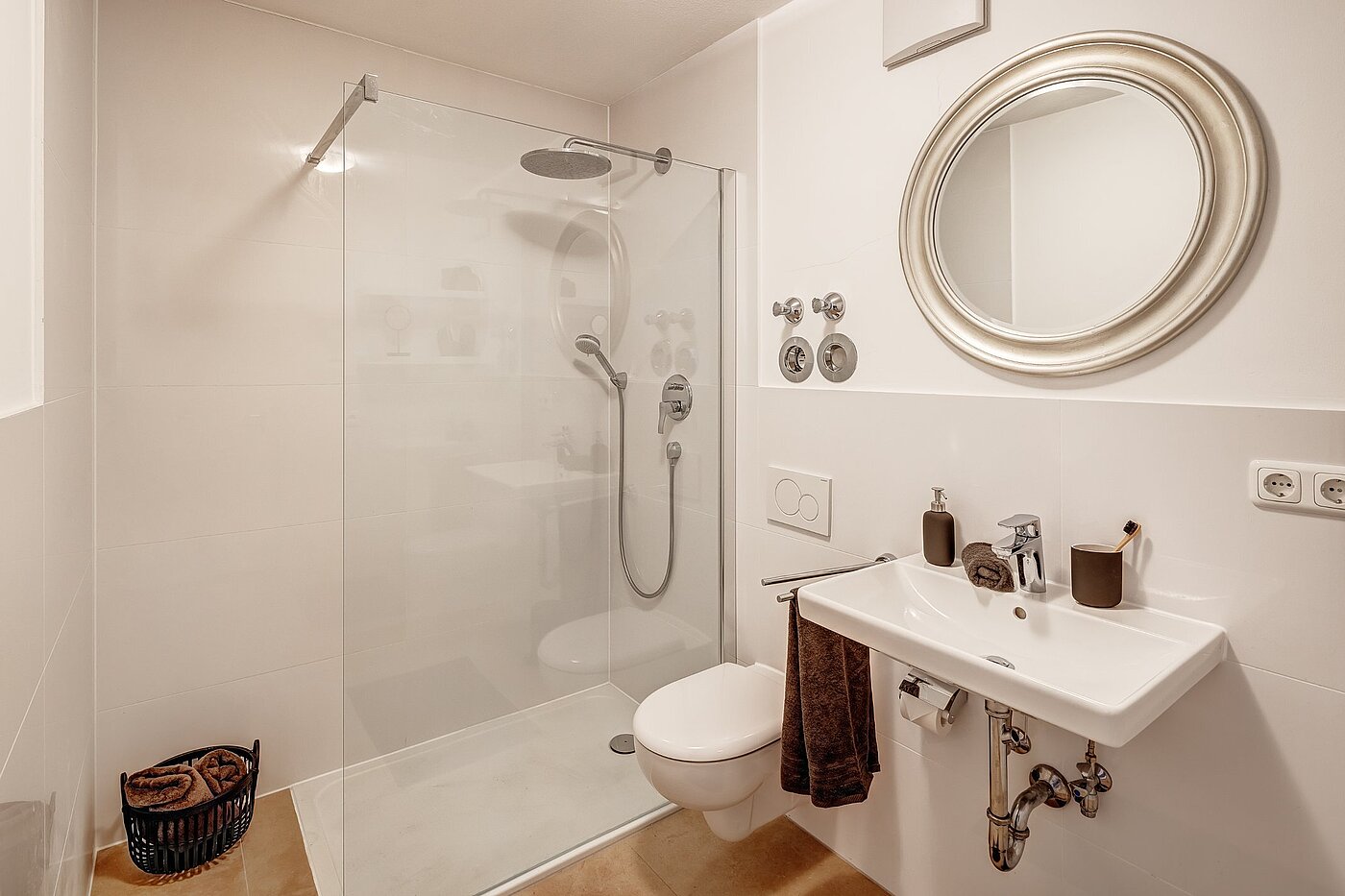 Etagenwohnung mit 2 Zimmern | München-Schwabing | 2109ML3 | ...begehbarer Dusche und...