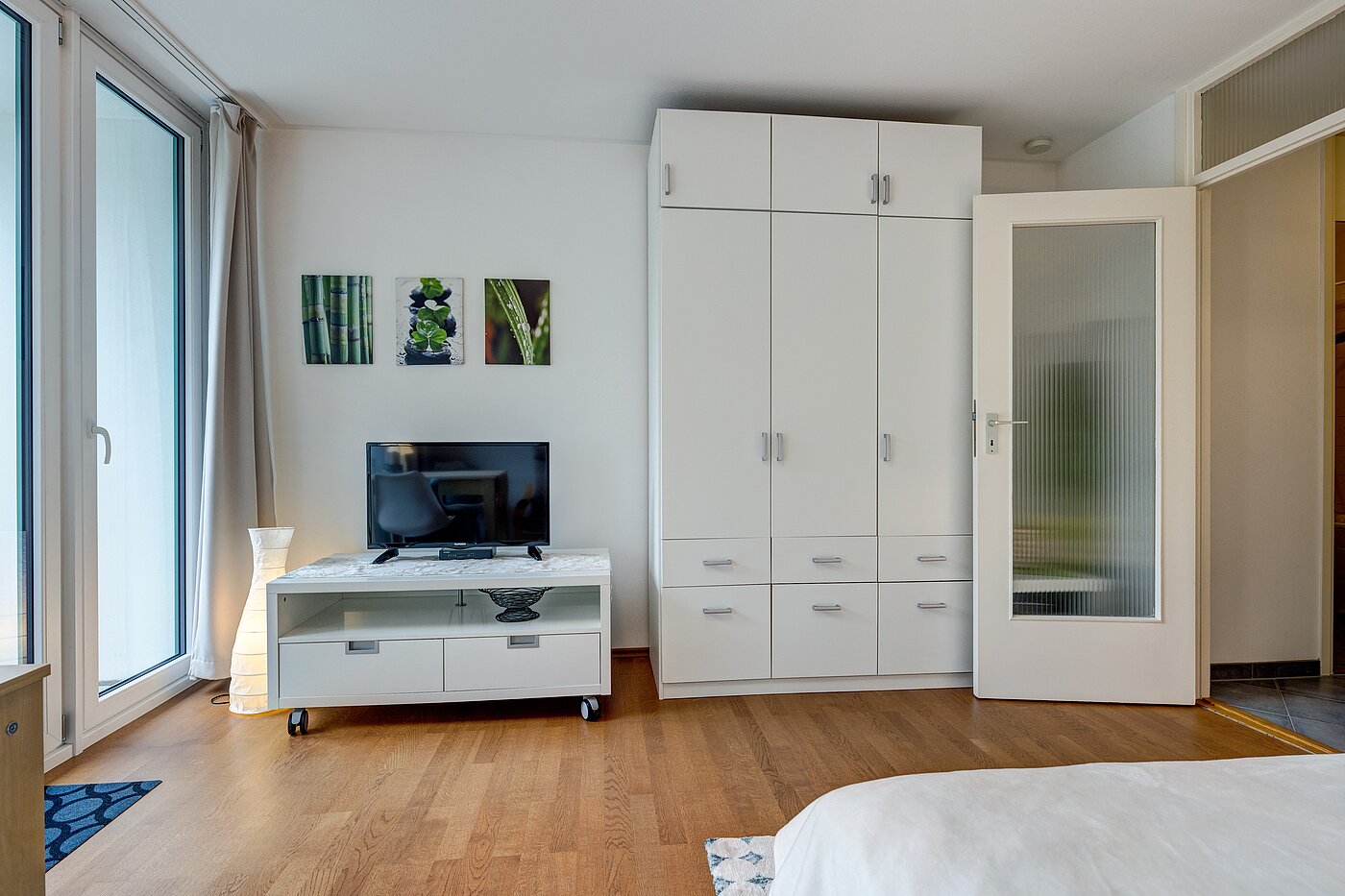 Etagenwohnung mit 1 Zimmer | München-Johanneskirchen | 2204ML7 | TV und Kleiderschrank