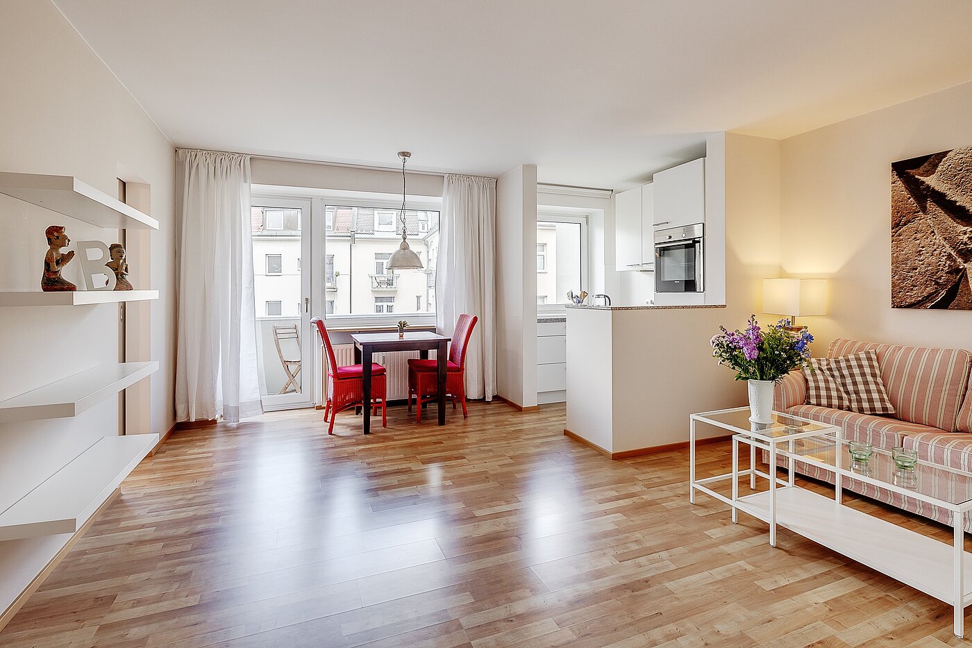 Etagenwohnung mit 1.5 Zimmern | München-Schwanthalerhöhe | 2211ML8 | Großzügiger Wohn-/Essbereich