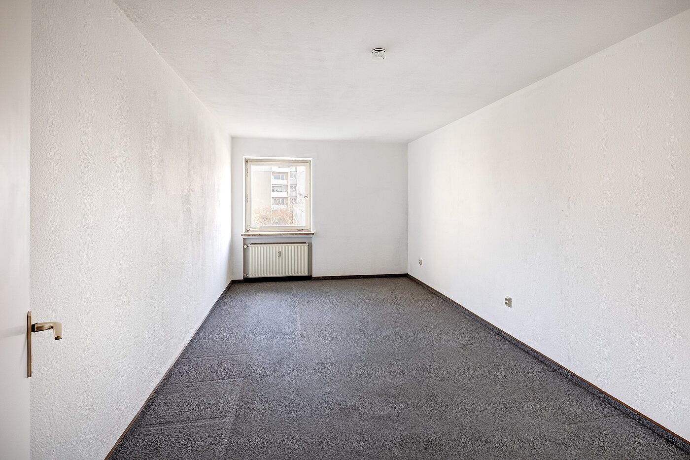 Etagenwohnung mit 2 Zimmern | München-Freimann | 70158 | Geräumiges Schlafzimmer...