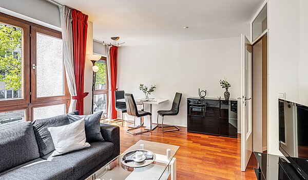 Etagenwohnung mit 3 Zimmern | München-Schwabing | 2202ML12 | Das Wohnzimmer mit...