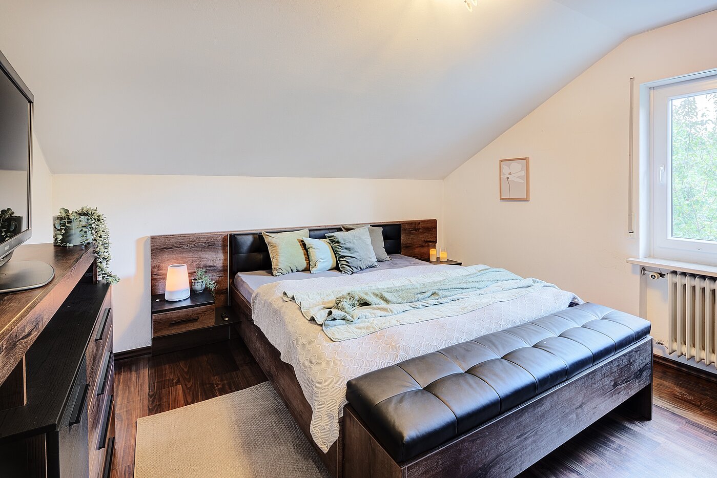 Dachgeschosswohnung mit 3 Zimmern | Karlsfeld | 70217 | Schlafzimmer mit...