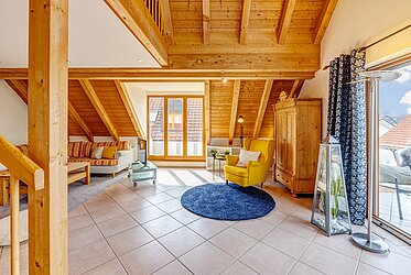 Trudering: 3,5-Zimmer Maisonette-Dachgeschosswohnung mit perfekter Raumaufteilung und Balkon -frei