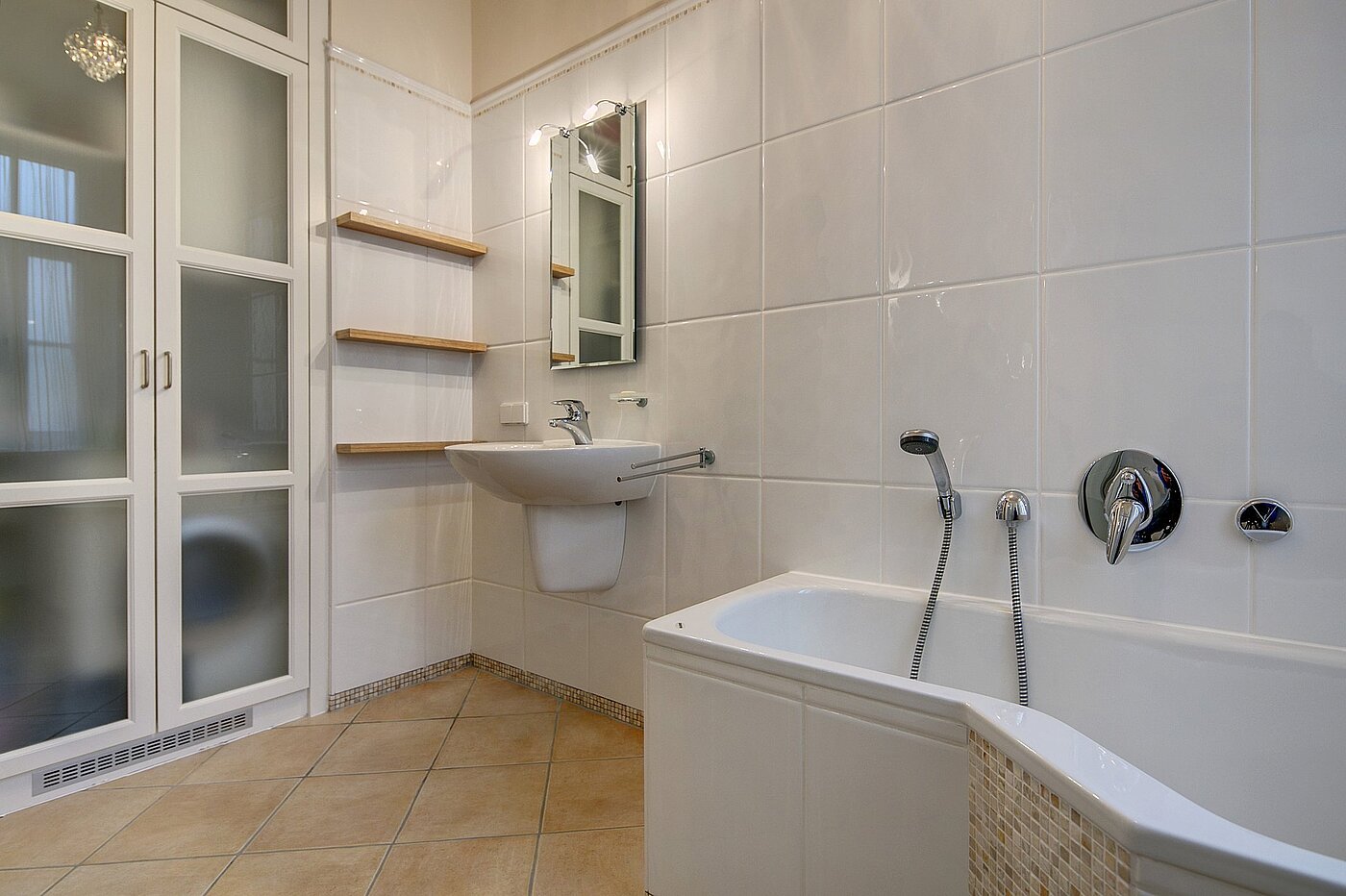 Etagenwohnung mit 3 Zimmern | München-Ludwigsvorstadt | 1905ML1 | ...und Badewanne