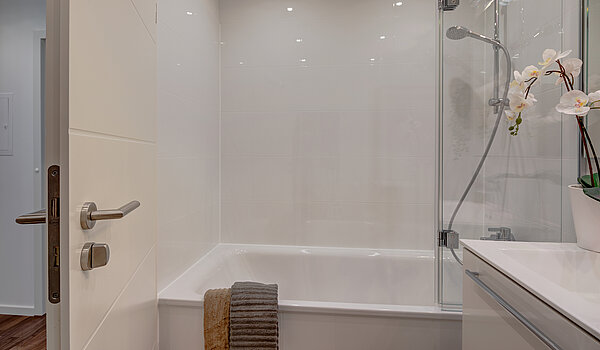 Etagenwohnung mit 2 Zimmern | München-Schwabing | 70434 | ...mit Badewanne