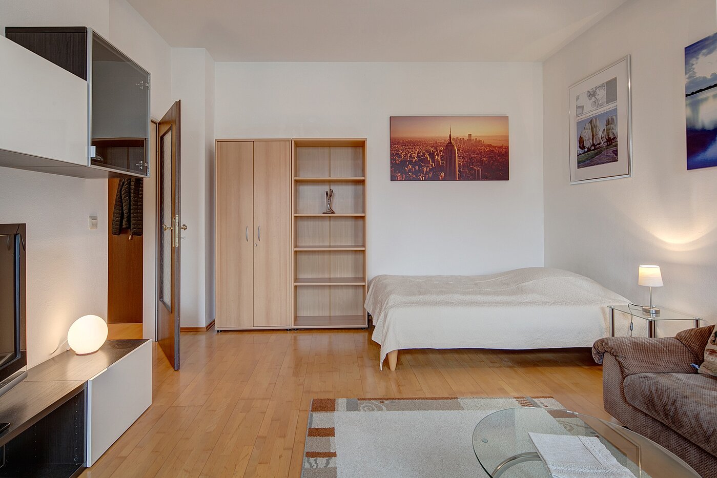 Etagenwohnung mit 1 Zimmer | München-Schwabing | 2111ML3 | Blick in Richtung Bett