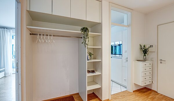 Etagenwohnung mit 3 Zimmern | München-Neuhausen | 70489 | Garderobe