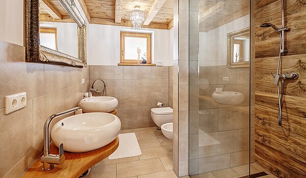 Etagenwohnung mit 6 Zimmern | 70095 | ...und Masterbad