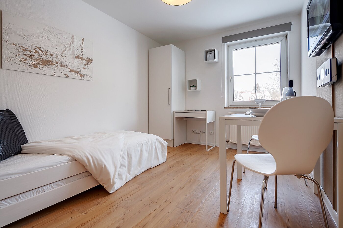 Etagenwohnung mit 1 Zimmer | München-Trudering | 2011ML4 | Schlafraum mit Schreibtisch...