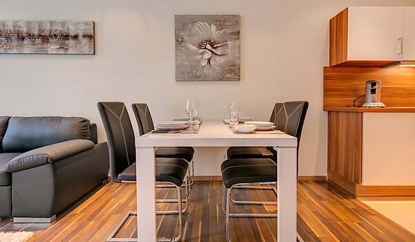 Erdgeschosswohnung mit 4 Zimmern | München-Neuhausen | 70471 | ...mit Platz zum Essen