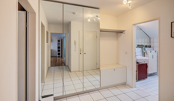 Etagenwohnung mit 2 Zimmern | Poing | 70373 | Geräumige...