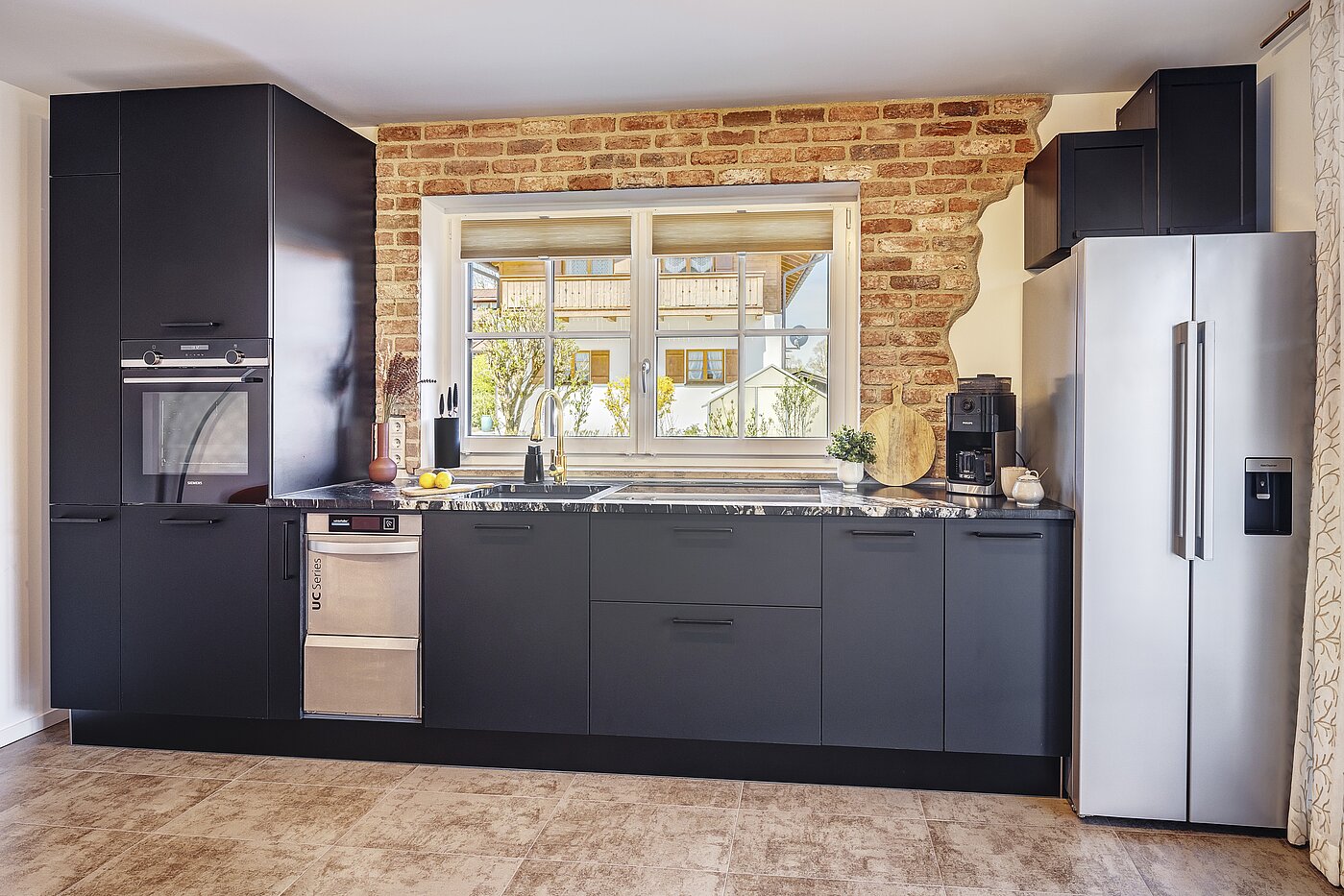 Erdgeschosswohnung mit 2 Zimmern | Bad Wiessee | 700942 | ...großzügiger Einbauküche...