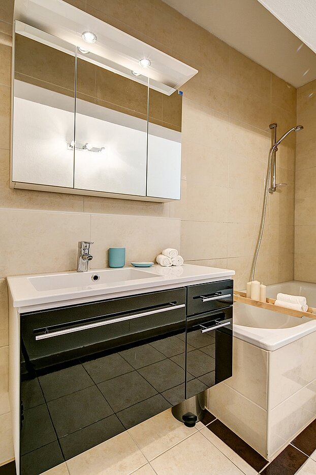 Etagenwohnung mit 4 Zimmern | München-Maxvorstadt | 2011ML2 | ...Waschtisch und...