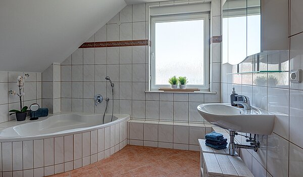 Etagenwohnung mit 5 Zimmern | München-Aubing | 1804ML3 | Eckbadewanne