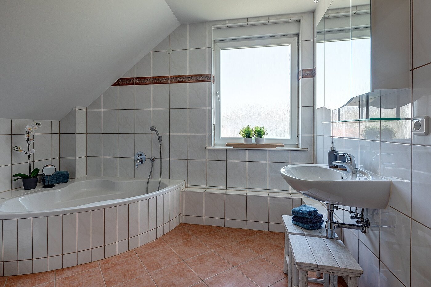 Etagenwohnung mit 5 Zimmern | München-Aubing | 1804ML3 | Eckbadewanne