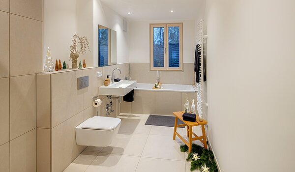 Terrassenwohnung mit 3 Zimmern | München-Harlaching | 70371 | Großes Bad mit...