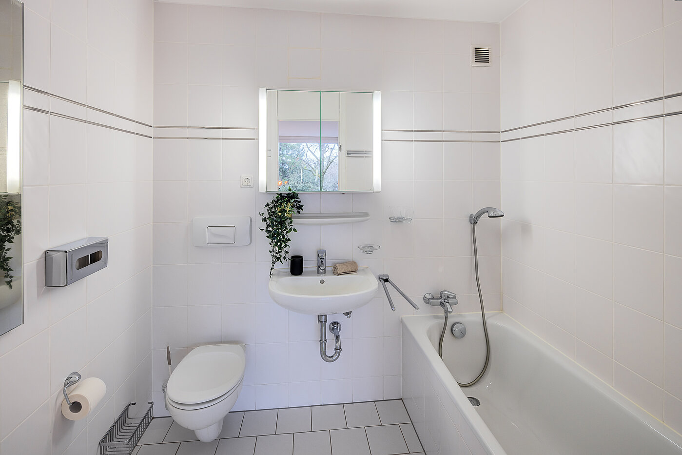 Etagenwohnung mit 3.5 Zimmern | München-Bogenhausen | 70305 | Bad en Suite