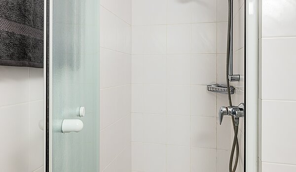 Etagenwohnung mit 3.5 Zimmern | München-Bogenhausen | 703051 | ...Duschbad