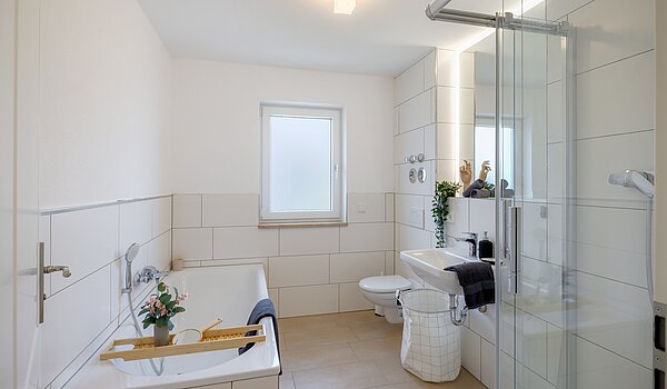 Besondere Immobilie mit 8 Zimmern | 70406 | Bad 1 Obergeschoss