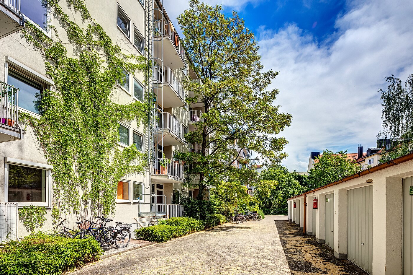 Etagenwohnung mit 1.5 Zimmern | 70127 | ...umgeben