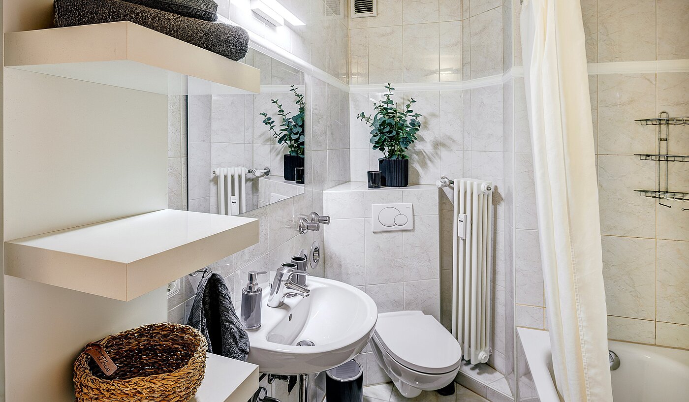 Etagenwohnung mit 3 Zimmern | München-Maxvorstadt | 2203ML31 | Badezimmer mit Wanne