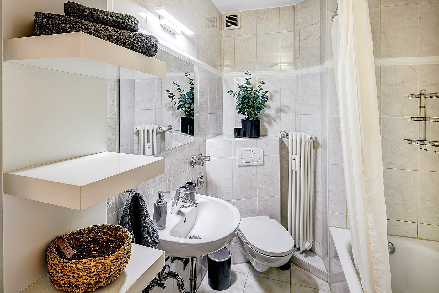 Etagenwohnung mit 3 Zimmern | München-Maxvorstadt | 2203ML31 | Badezimmer mit Wanne