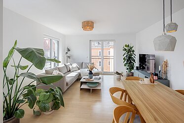 Ludwigsvorstadt: Großzügige, helle 3-Zimmer Wohnung mit Süd-Loggia und West-Balkon, 5.OG