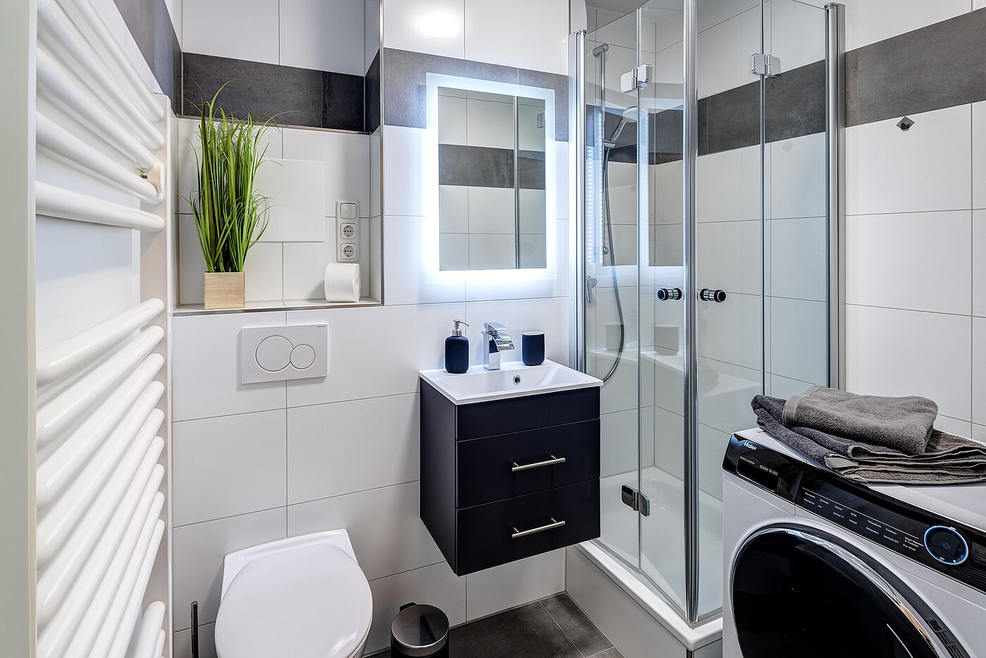 Apartment mit 1 Zimmer | München-Milbertshofen | 70183 | Badezimmer mit Waschtrockner