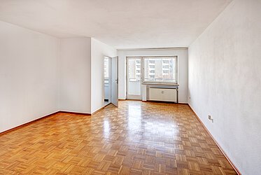 Freimann: Renovierungsbedürftige 2-Zimmer Wohnung mit Balkon
