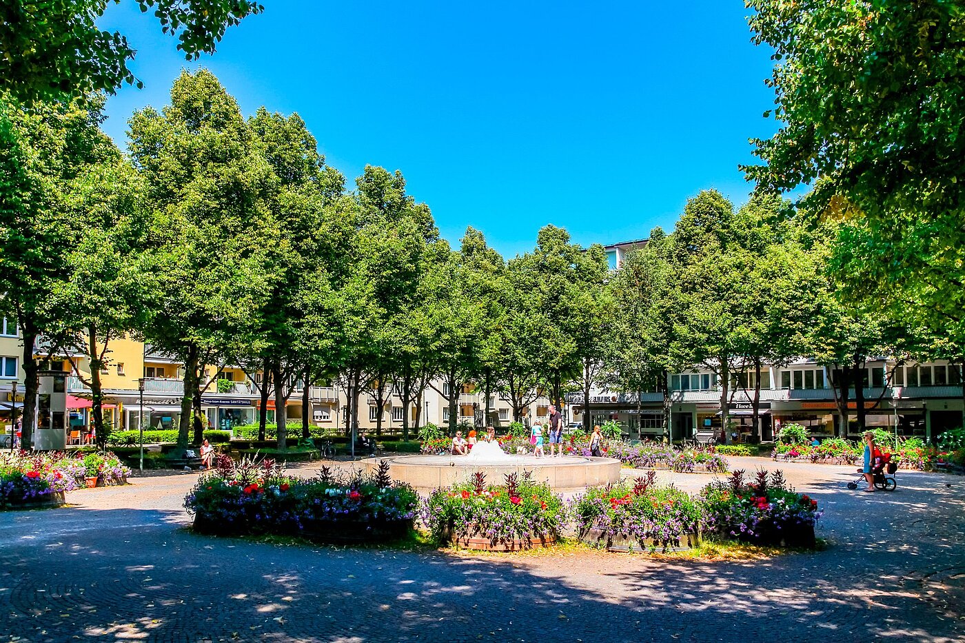 Etagenwohnung mit 1.5 Zimmern | München-Schwabing | 2011ML3 | Hohenzollernplatz im Sommer