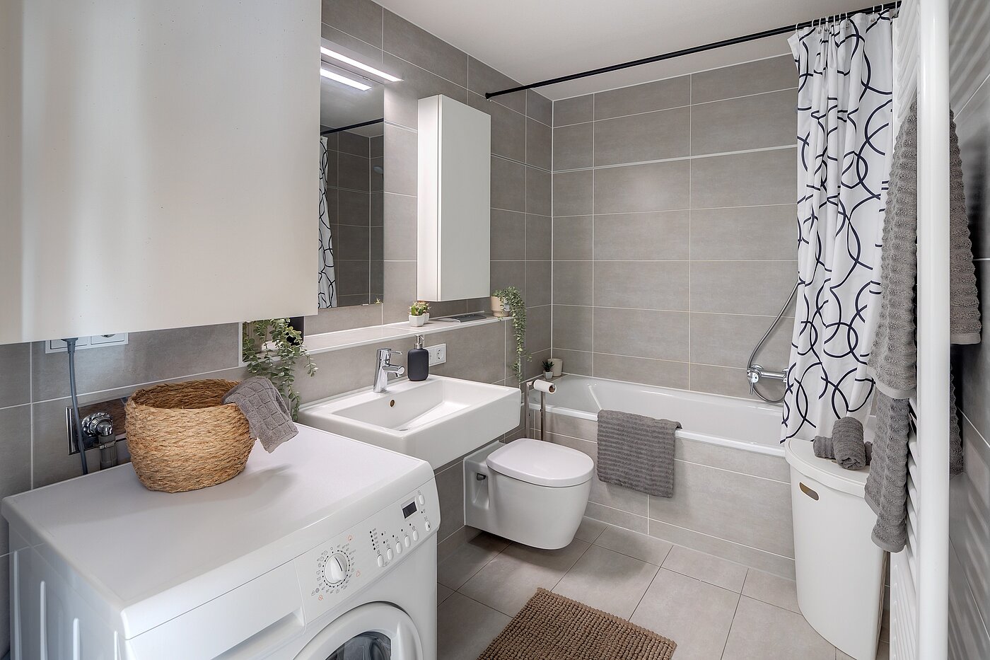 Etagenwohnung mit 2 Zimmern | München-Schwabing | 70278 | Geräumiges Badezimmer